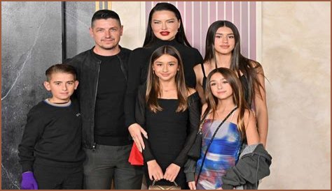 Is Adriana Lima An Only Child?